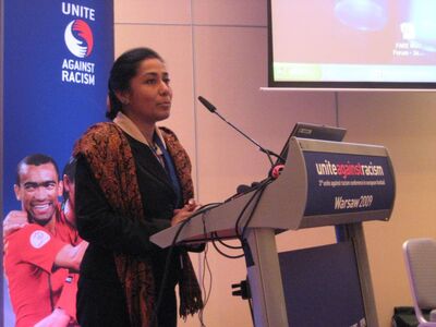 Mridula Ghosh vom EEDI spricht beim FARE NGO Forum.