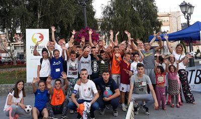 Football Zajedno Mini-Van Tour Gruppenfoto in Novi Pazar
