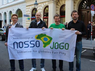 Bernhard Achitz (ÖGB),  Dennis Mimm (VdF), Stefan Grasgruber-Kerl (Südwind & Nosso Jogo) und Oliver Prudlo (VDF) (v. l. n. r.)