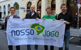 Bernhard Achitz (ÖGB),  Dennis Mimm (VdF), Stefan Grasgruber-Kerl (Südwind & Nosso Jogo) und Oliver Prudlo (VDF) (v. l. n. r.)