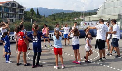 Football Zajedno Mini-Van Tour Bewegungsspiel