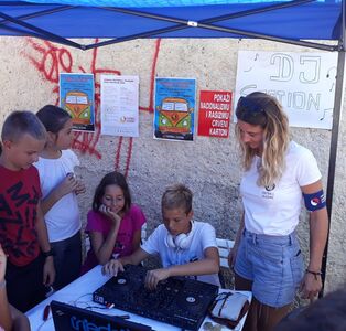 Football Zajedno Mini-Van Tour DJs